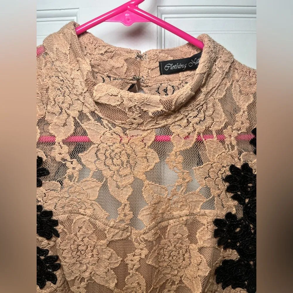 Sequin Trim Lace Romper Nude and Black Size Small - Image 6