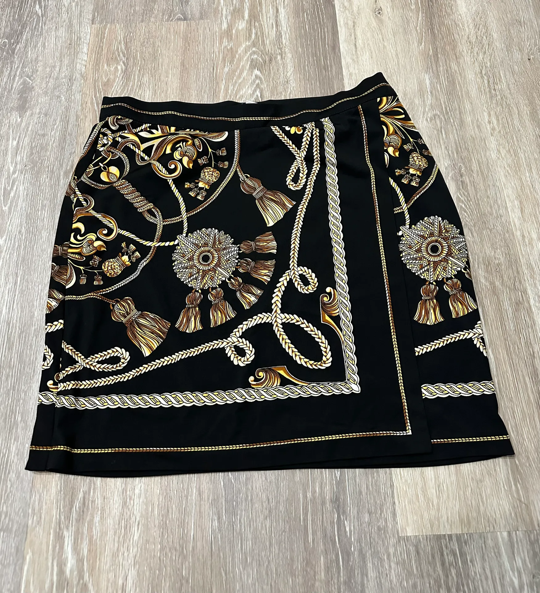 Caché Printed Skirt is a size 10. - Image 6