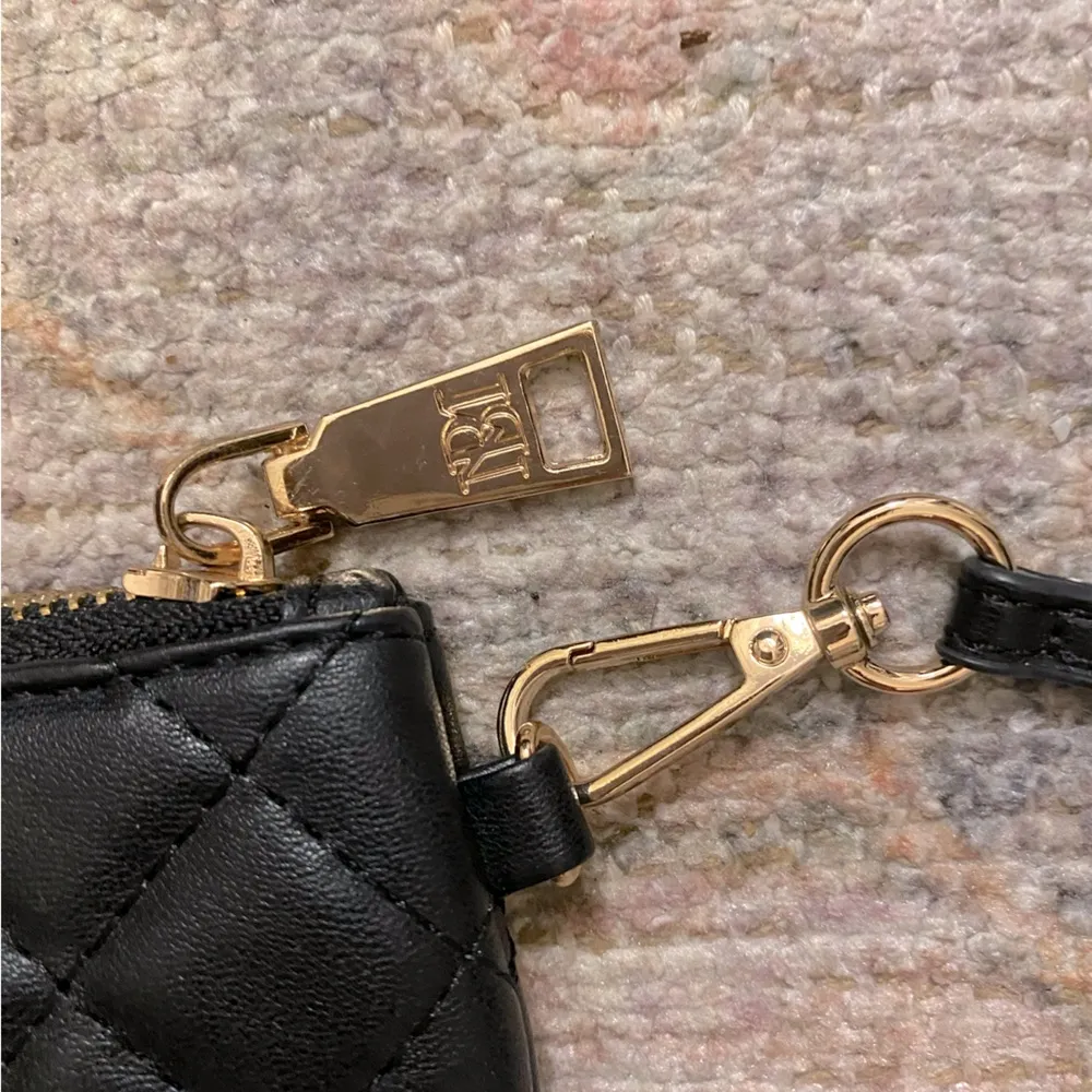 Badgley Mischka Badgley Mischa Quilted Black Wristlet - Image 4