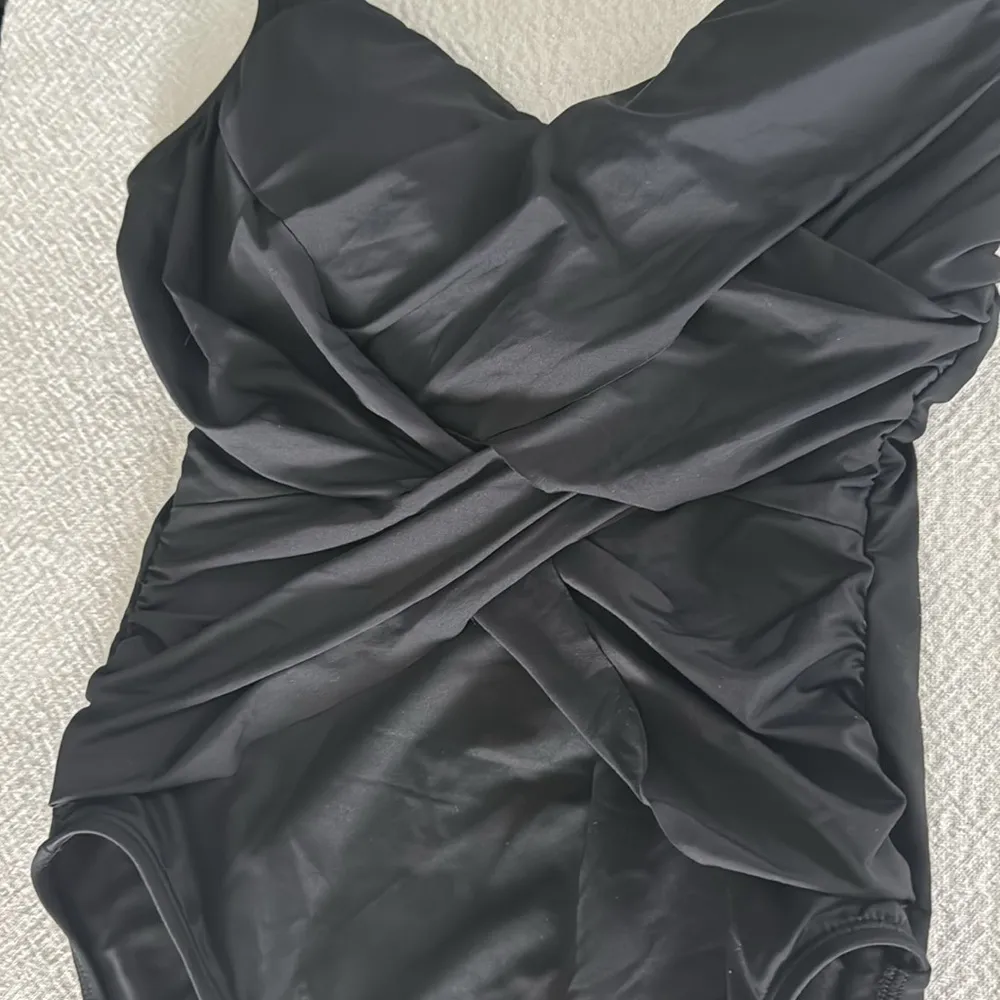 La Blanca Island Goddess Front Draped Tummy Control One Piece Swimsuit,SZ10,$125 - Image 4