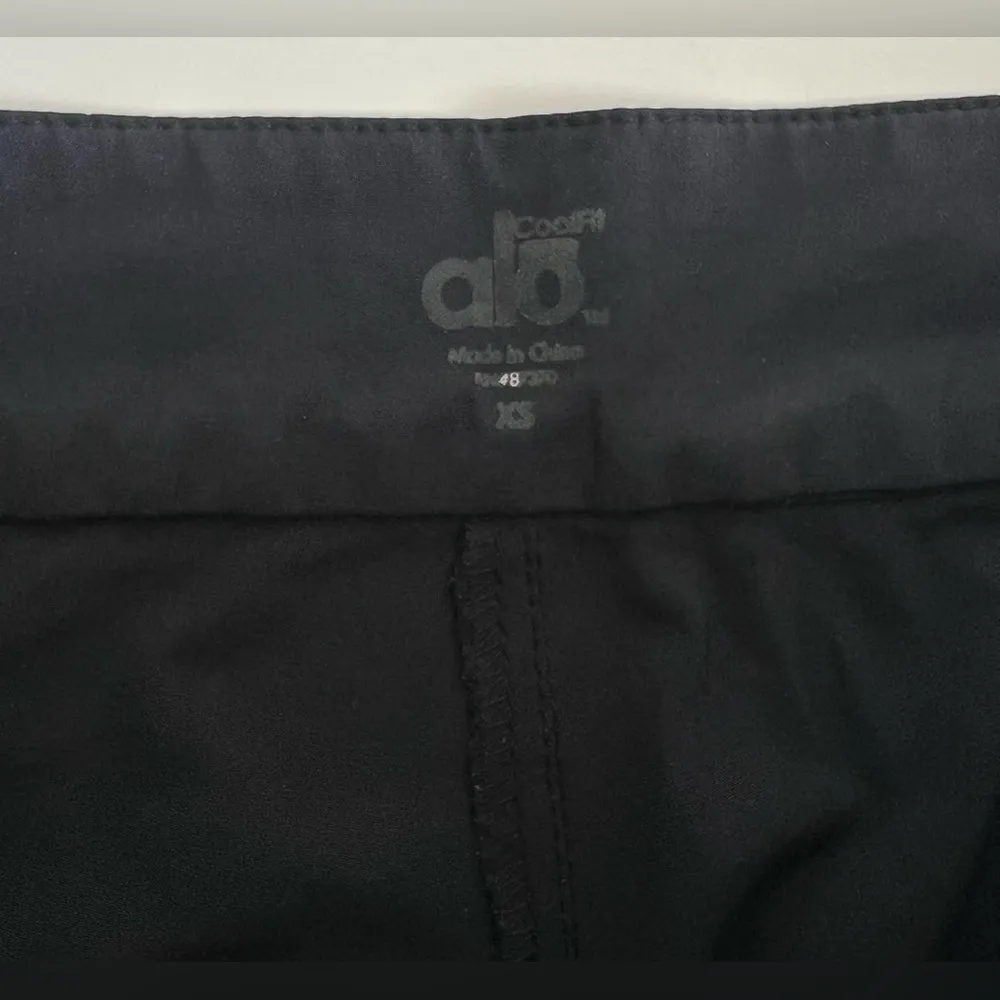 Alo Women Cropped Capri Pants Black Stretch Pockets Drawstring Snap Cargo XS - Image 3