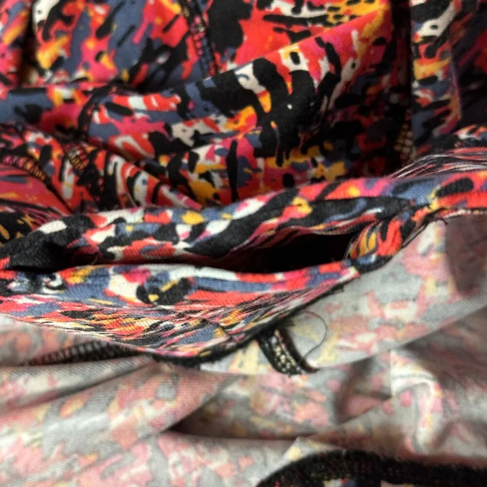 LIVI SZ 18/20 Capris Leggings Wicking Abstract Ladder Cutouts Stretch Pockets Pink - Image 7