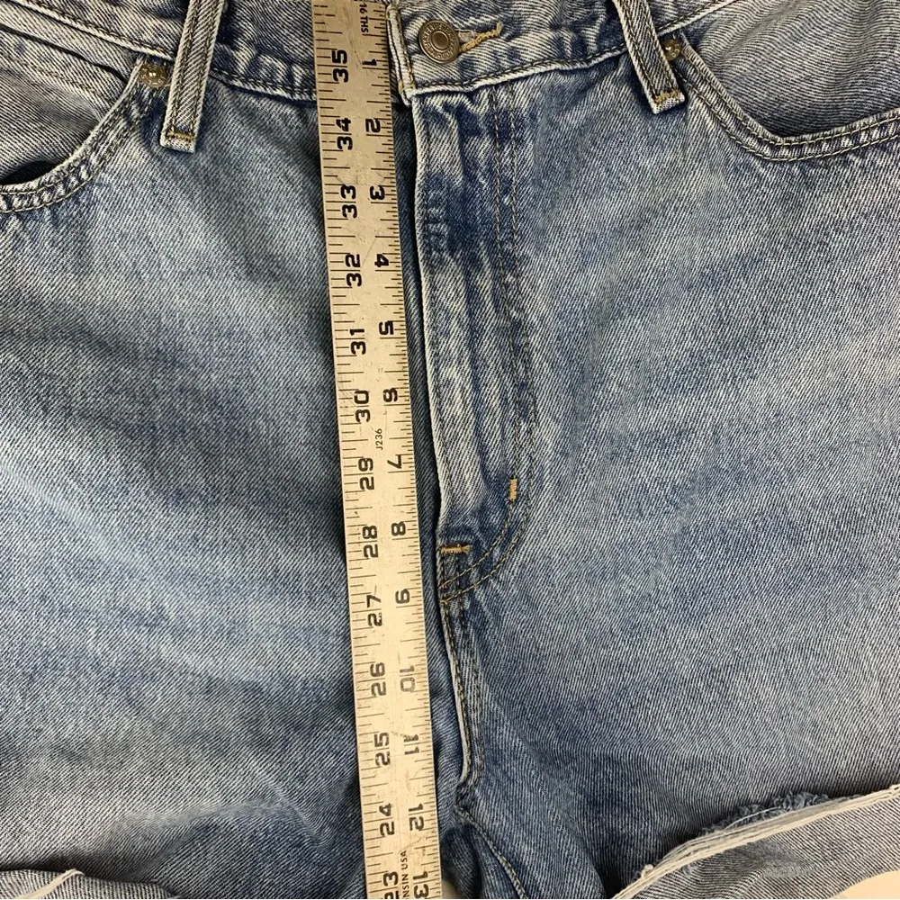 Levi's 94 baggy women's size 33 cut off denim shorts light wash jeans - Image 5