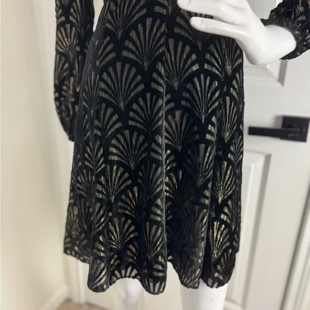 Alice + Olivia Aria Metallic cold shoulder mini dress Sz 4.  A42 - Image 8