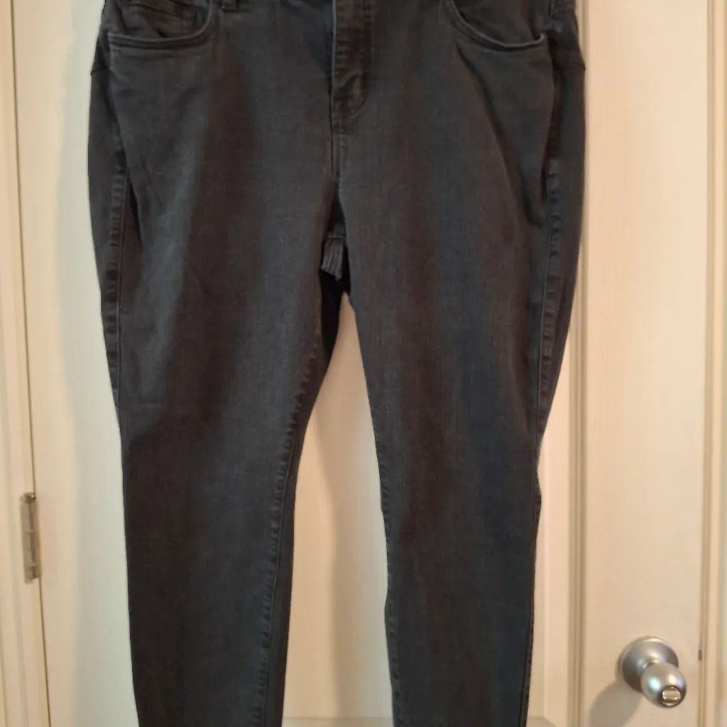 Torrid 20s Women's Black Jeans - Image 10