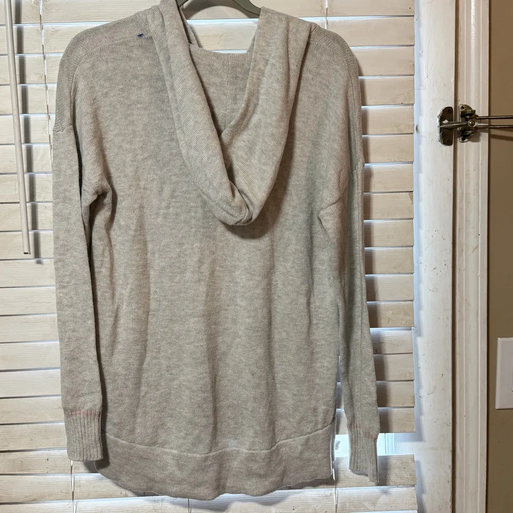 Market & Spruce Light Gray Hoodie with Pink Accents Size Large - Image 5