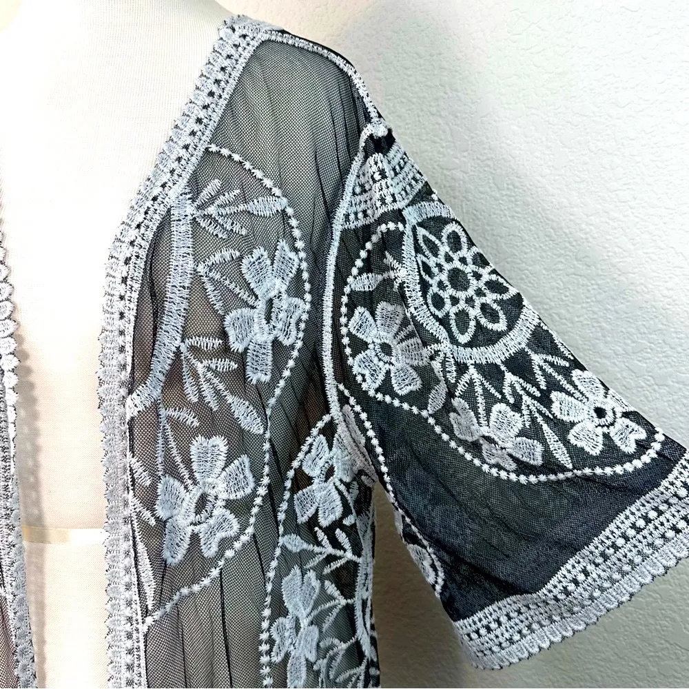 NWOT Floral Lace Medallion Kimono Open Front Cardigan One Size - Image 4