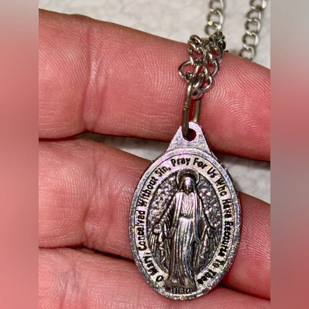 Religious Necklace NWT Silver - Image 2