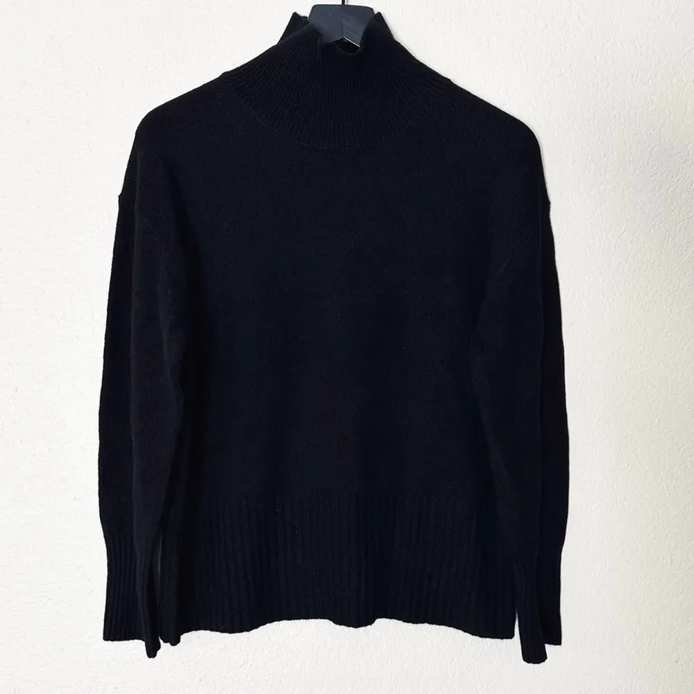 The Cashmere Oversized Turtleneck Sweater Black - Image 6