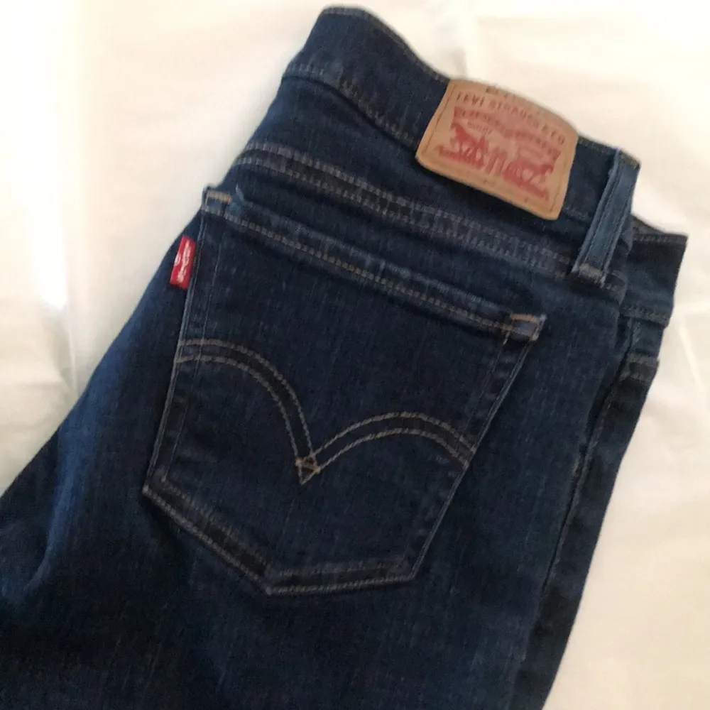 Levis’s Capris Shorts Cuffed Stretch 27” - Image 3