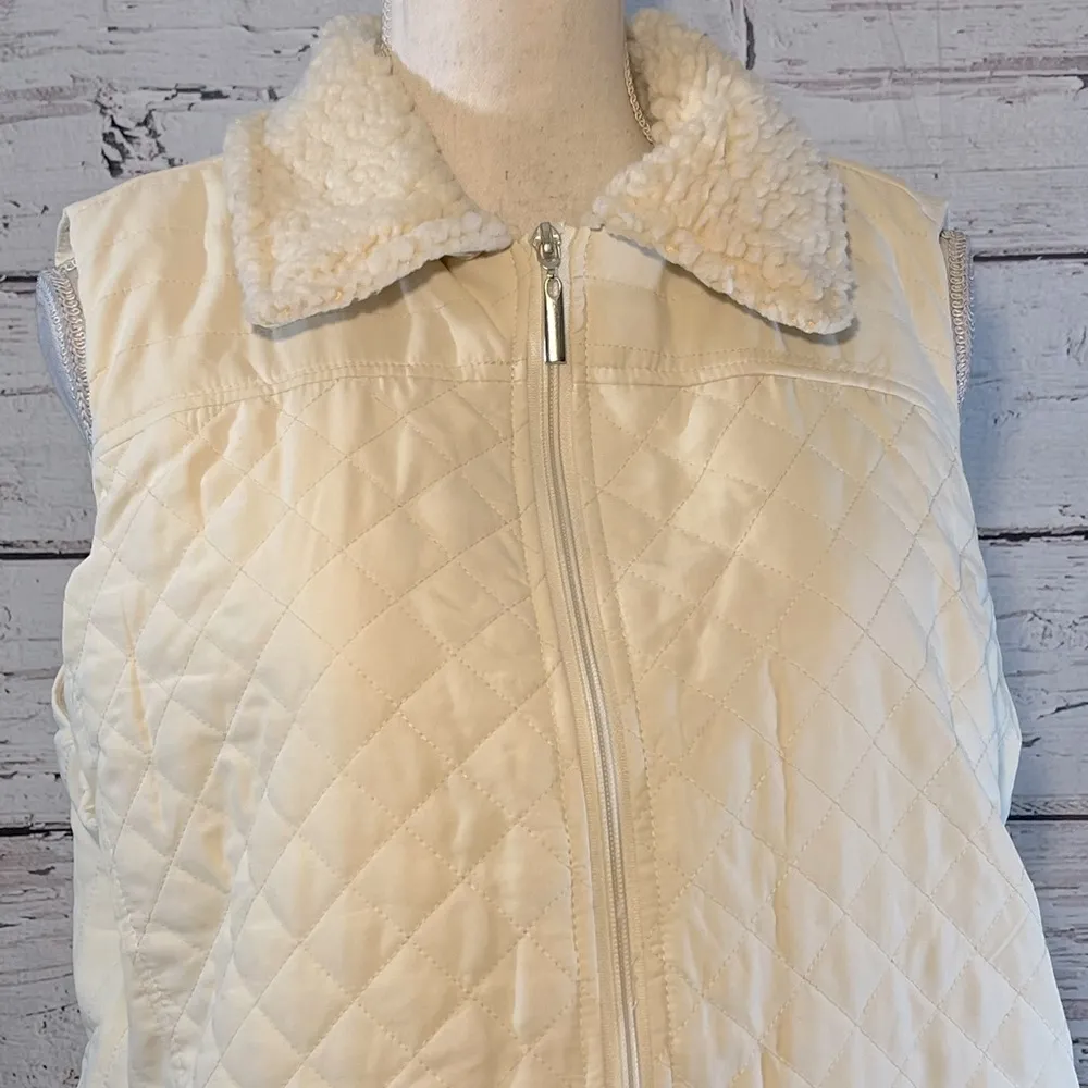 FRESH Quilted Vest Sherpa Lined Cream - Image 2