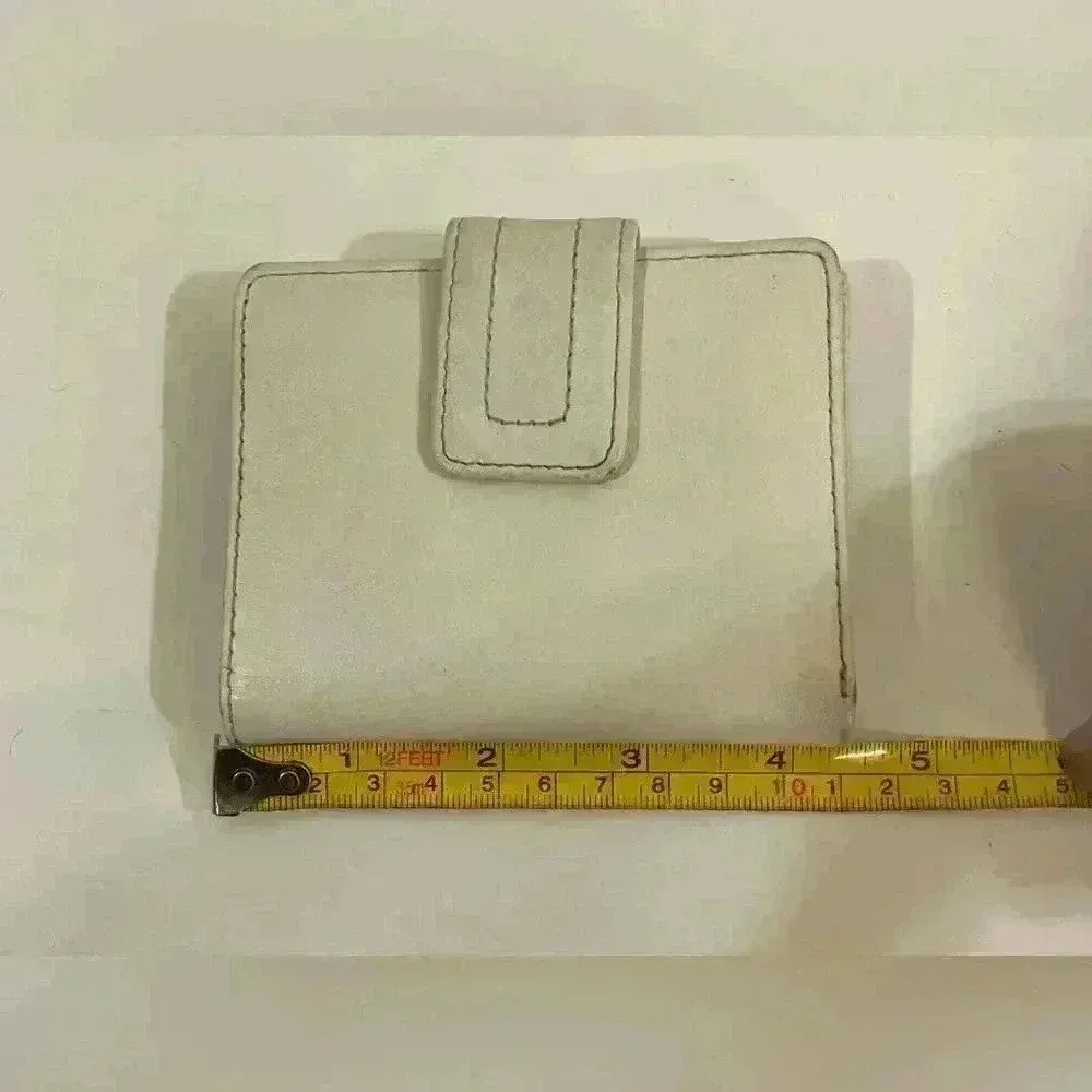 Fossil Women’s 
Logan Mini Multifunction Leather White‎ Wallet - Image 11