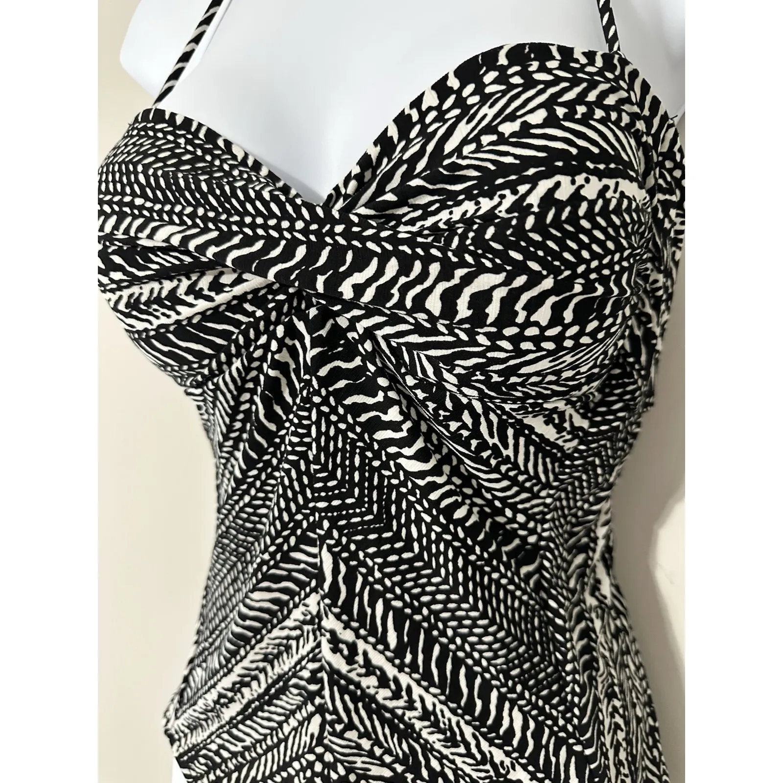 Robin Piccone Renee Twist Bandeau One Piece Swimsuit NWOT Size 10 - Image 4