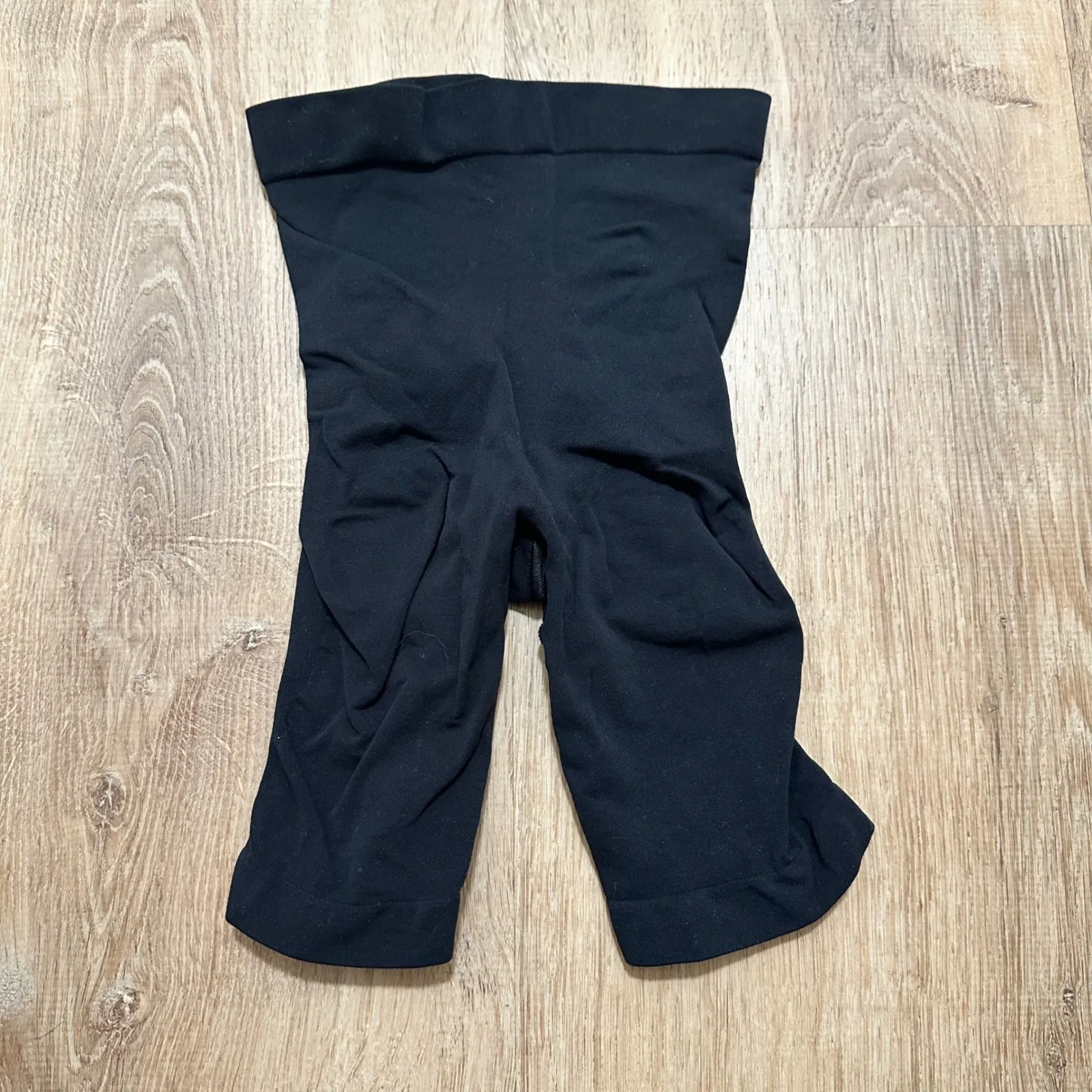 SKIMS | NEW Seamless Sculpt Mid Thigh Above Knee Shaping Shorts, Onyx Black, XXS - Image 3