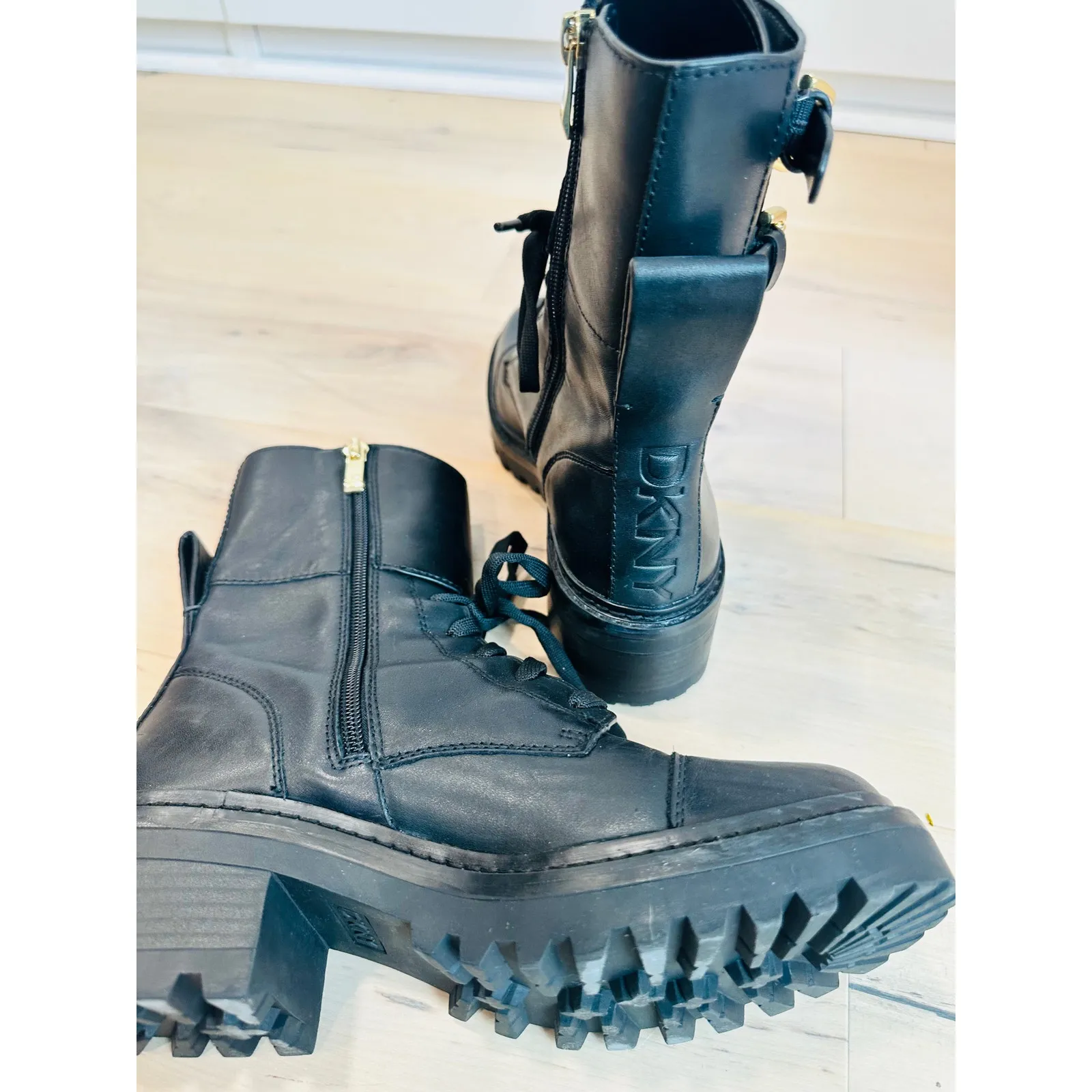 DKNY Bart Lace-Up Buckled Lug Sole Boots Women's Sz 7.5 Combat Grunge Black - Image 5