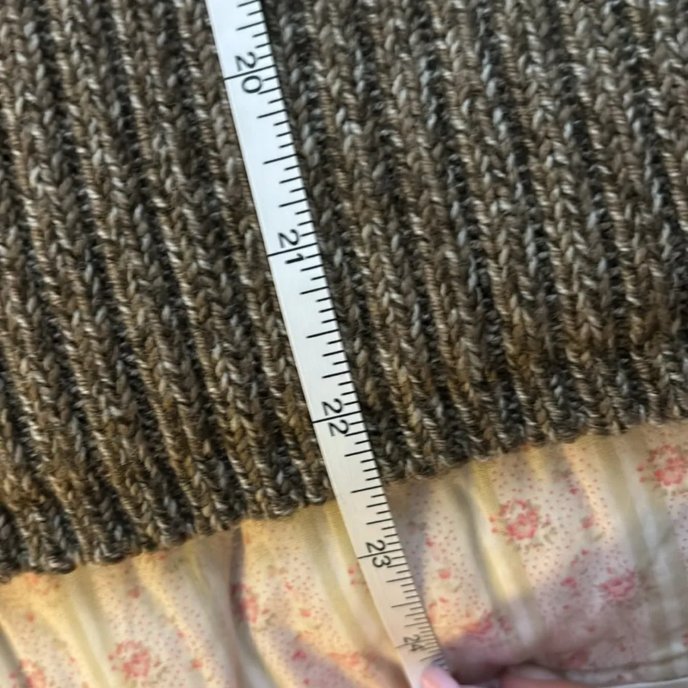 Ellen Tracy medium petite soft wool sleeveless sweater - Image 5