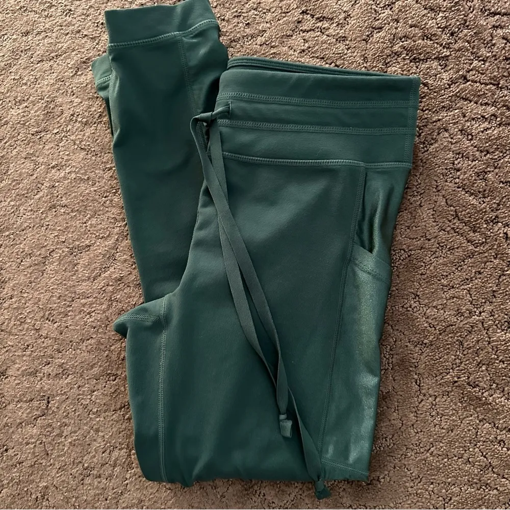 Fabletics  Powerhold forest green leggings with side pockets Small EUC - Image 5