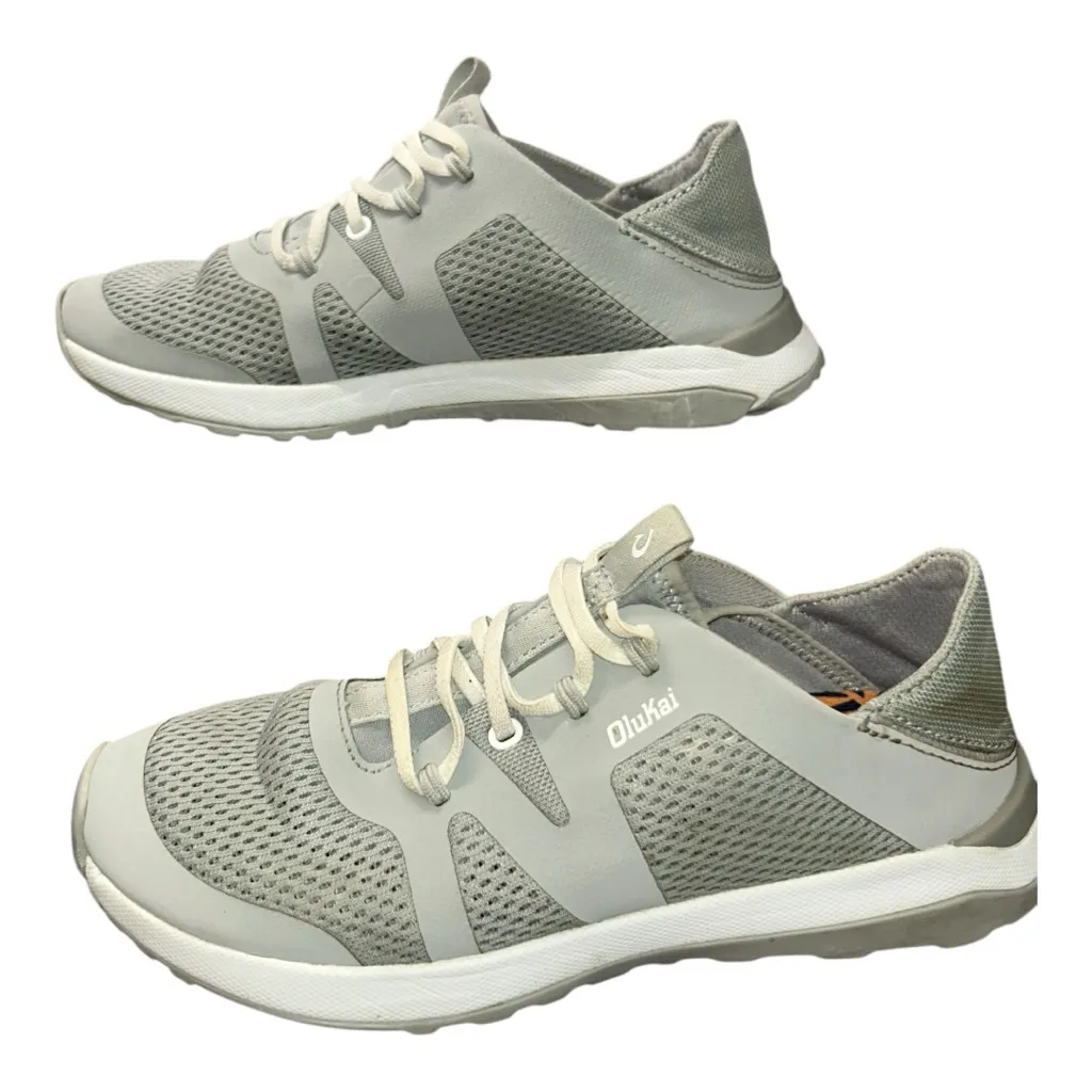OluKai Women's Light Gray and white Slip - Image 6