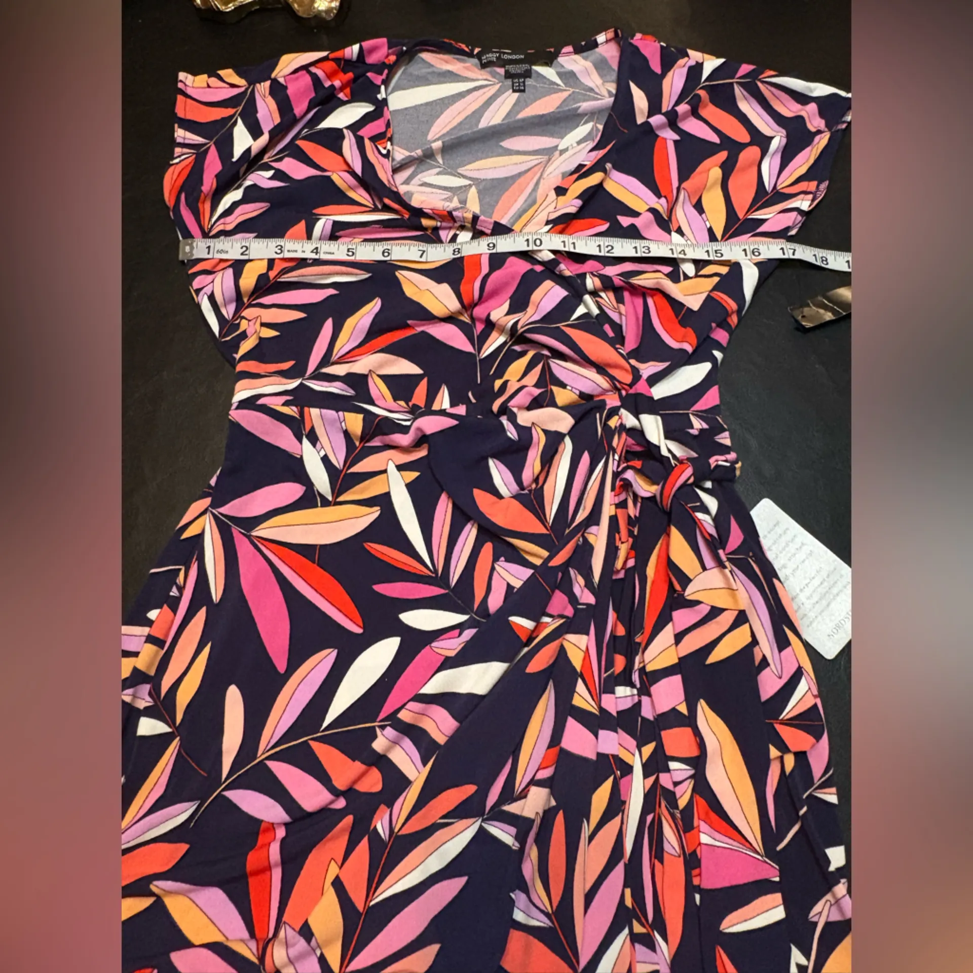 Maggy London Leana Wrap Dress in NV/Fiesta print. NWT size 8P. - Image 11