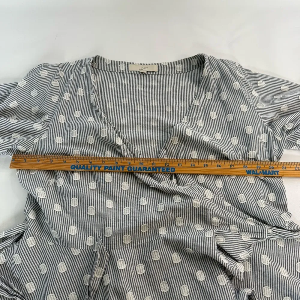 LOFT Gray Polka Dot Feminine Wrap Top size large 96% cotton Flowy sleeves - Image 8