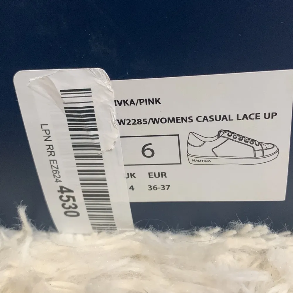 Ladies size 6 Nautica Lace Up Casual Shoes NWT - Image 5