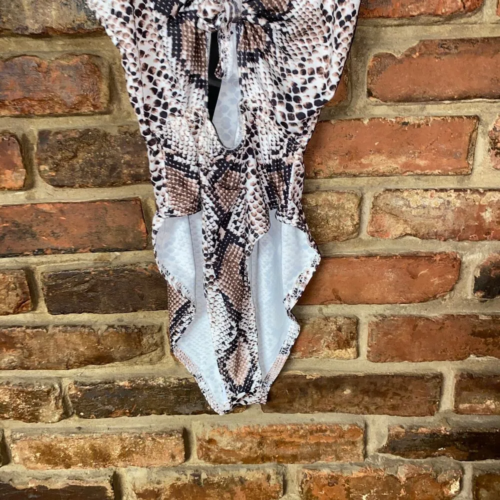 New Nasty Gal Snake Print Tie Front Keyhole Sleeveless Bodysuit Womens Size US 4 - Image 4