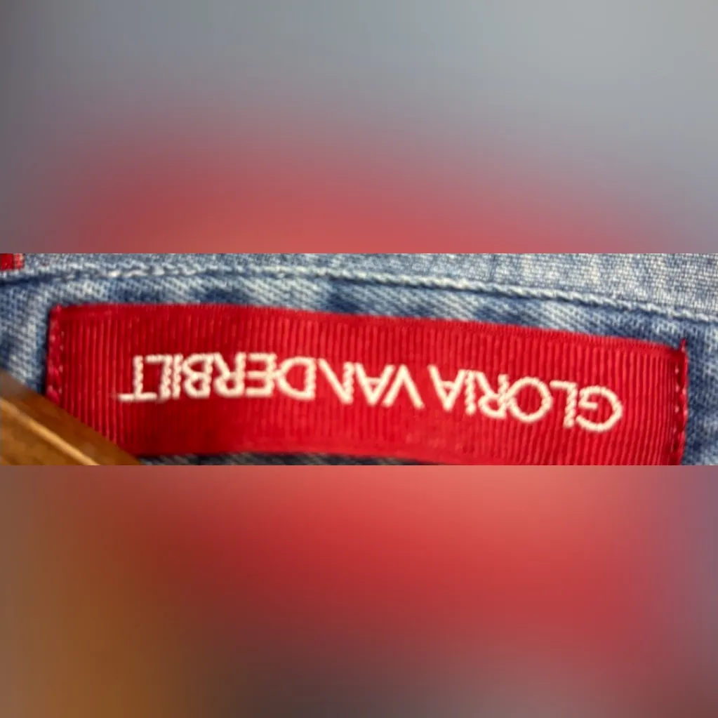 Gloria Vanderbilt M Rose Embroidered Blue Denim Button Down Shirt Top - Image 5