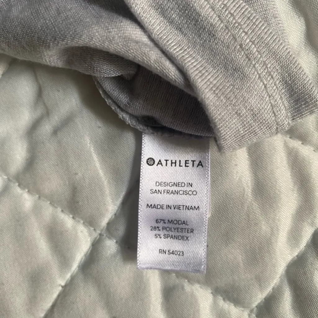 Athleta  Gray Short Sleeve T-Shirt - Image 7