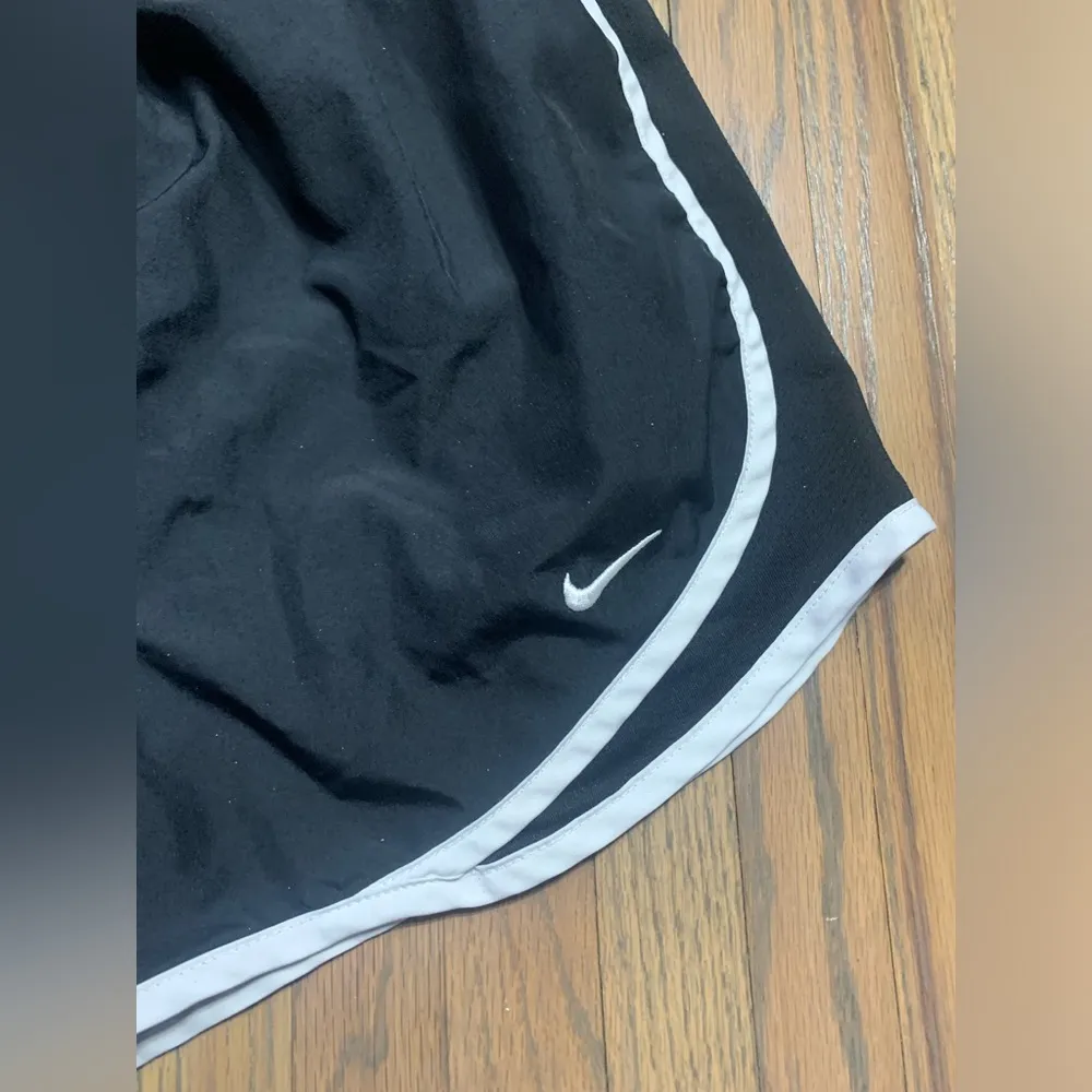 Nike shorts small black - Image 2