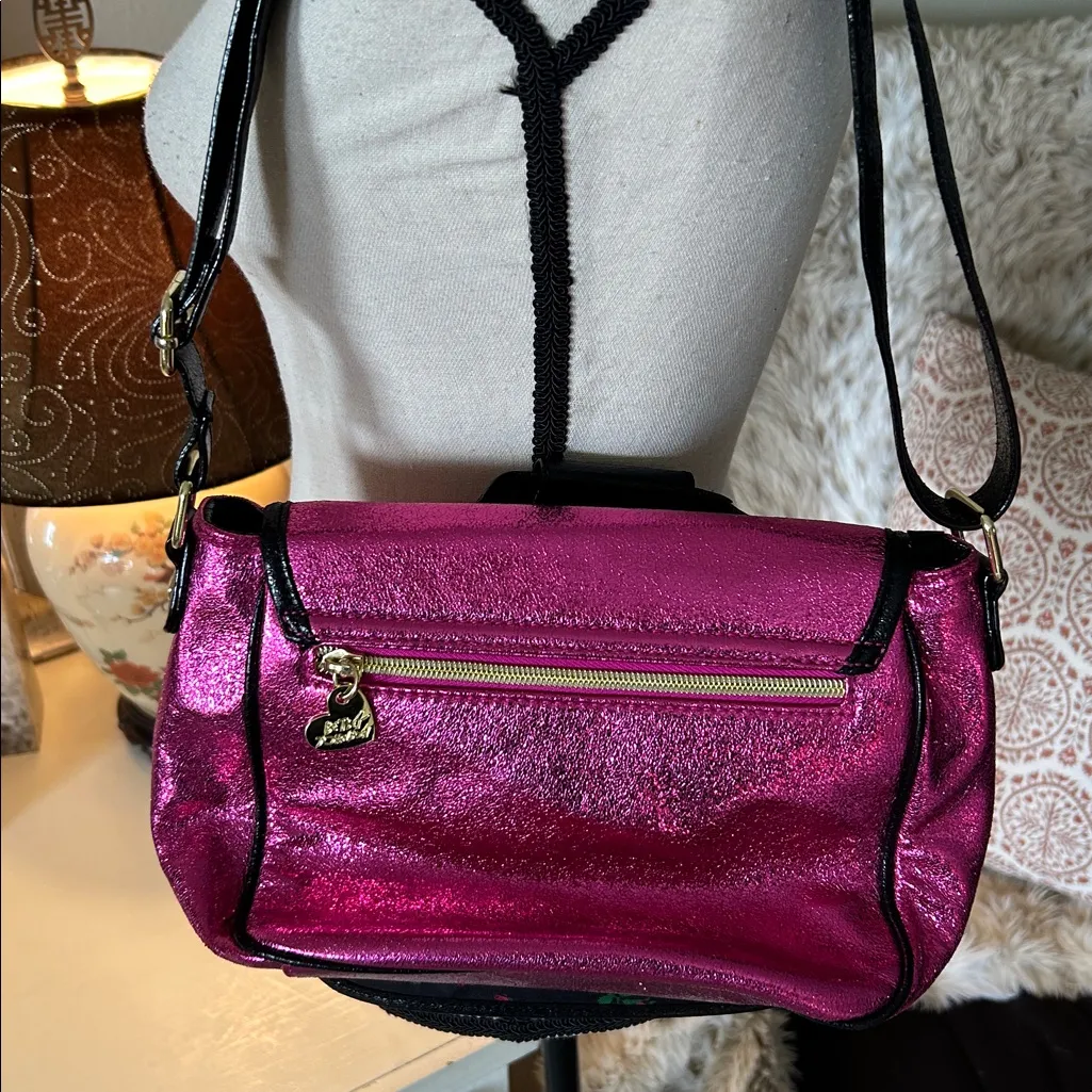 Betsey Johnson Hotline Retro Phone Crossbody bag in metallic fuchsia OS - Image 5