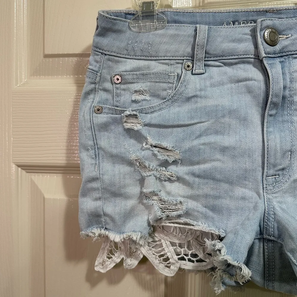 American Eagle Stretch High Rise Shortie Denim Jean Shorts 6 Light Wash Crochet - Image 2