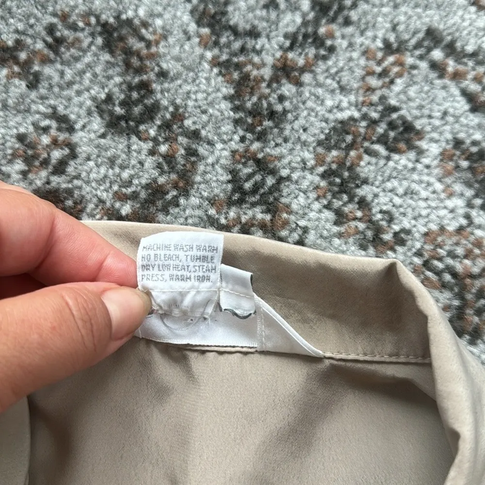 Vintage Susan Hutton Pleated Button Down Blouse Beige 12 Tan - Image 4