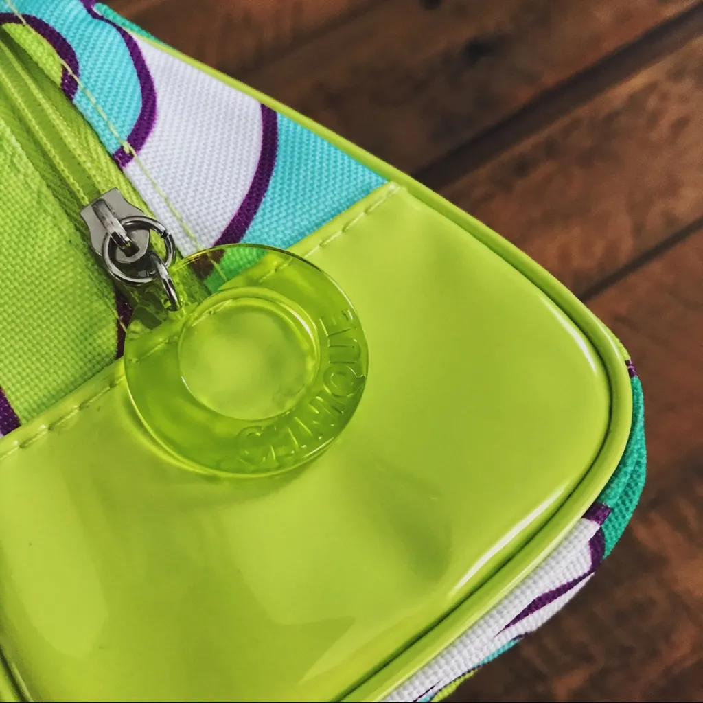 NWOT Clinique Patterned Makeup Bag - Image 5