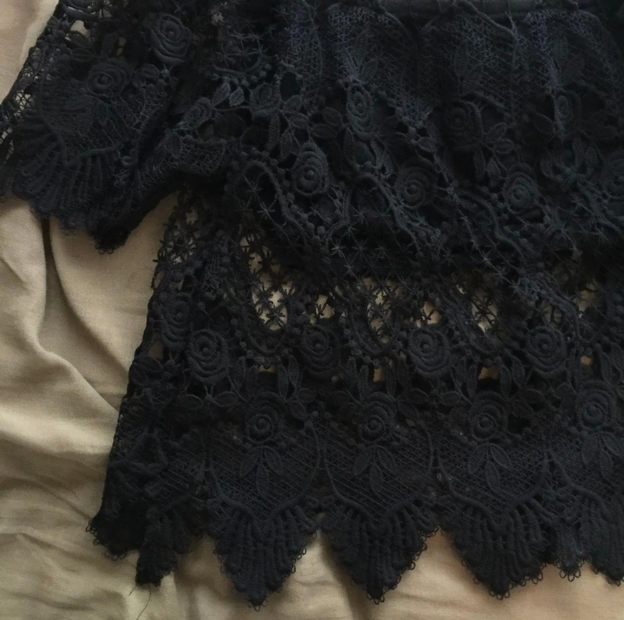 Crochet Scalloped Lace Off the Shoulder Top - Image 5