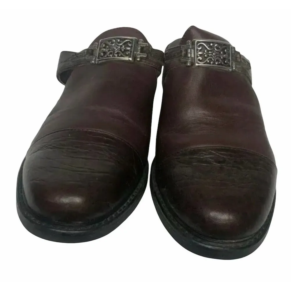 Womens Minnetonka 6052 Brown Leather Horsebit Medallion Cap Toe Mule Clogs Sz 7 - Image 6
