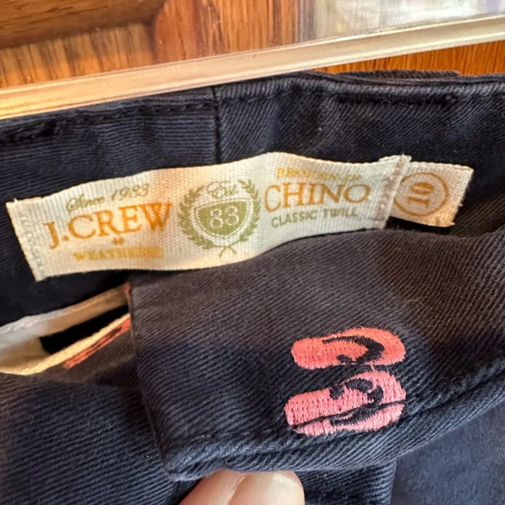 J Crew Size 10 Classic Twill Chino Shorts Blue with Pink Embroidered Flip Flops - Image 4