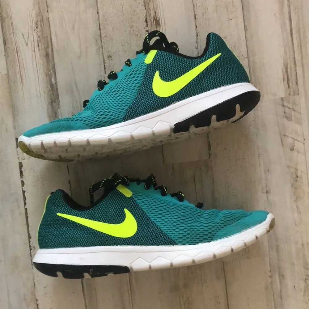 Ladies  shorts size Small & Nike flex experience tennis shoes size 8 - Image 5