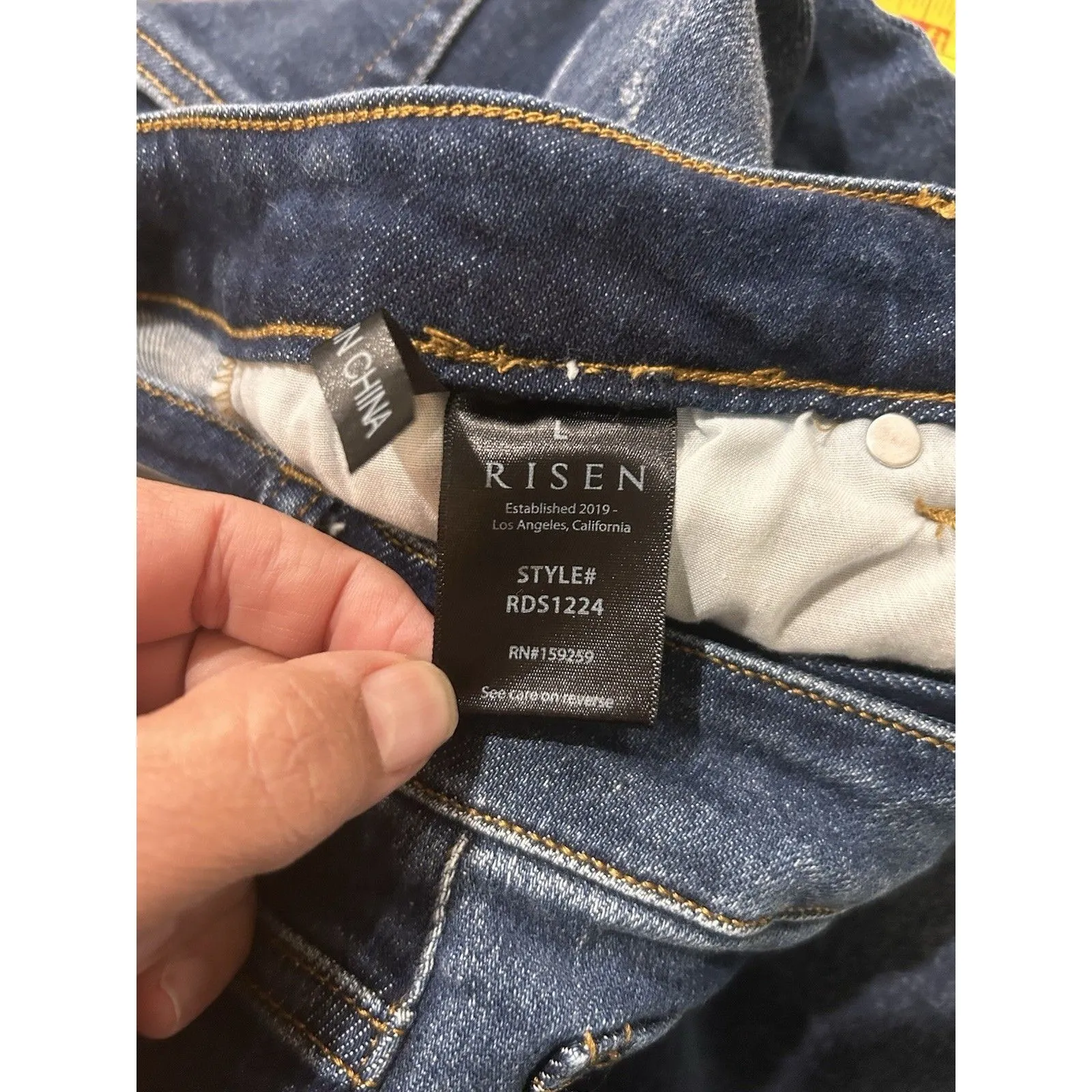 Risen Jeans Dark Wash Bermuda Shorts Women's Size Large Cut Off Stretchy Denim Blue - Image 4