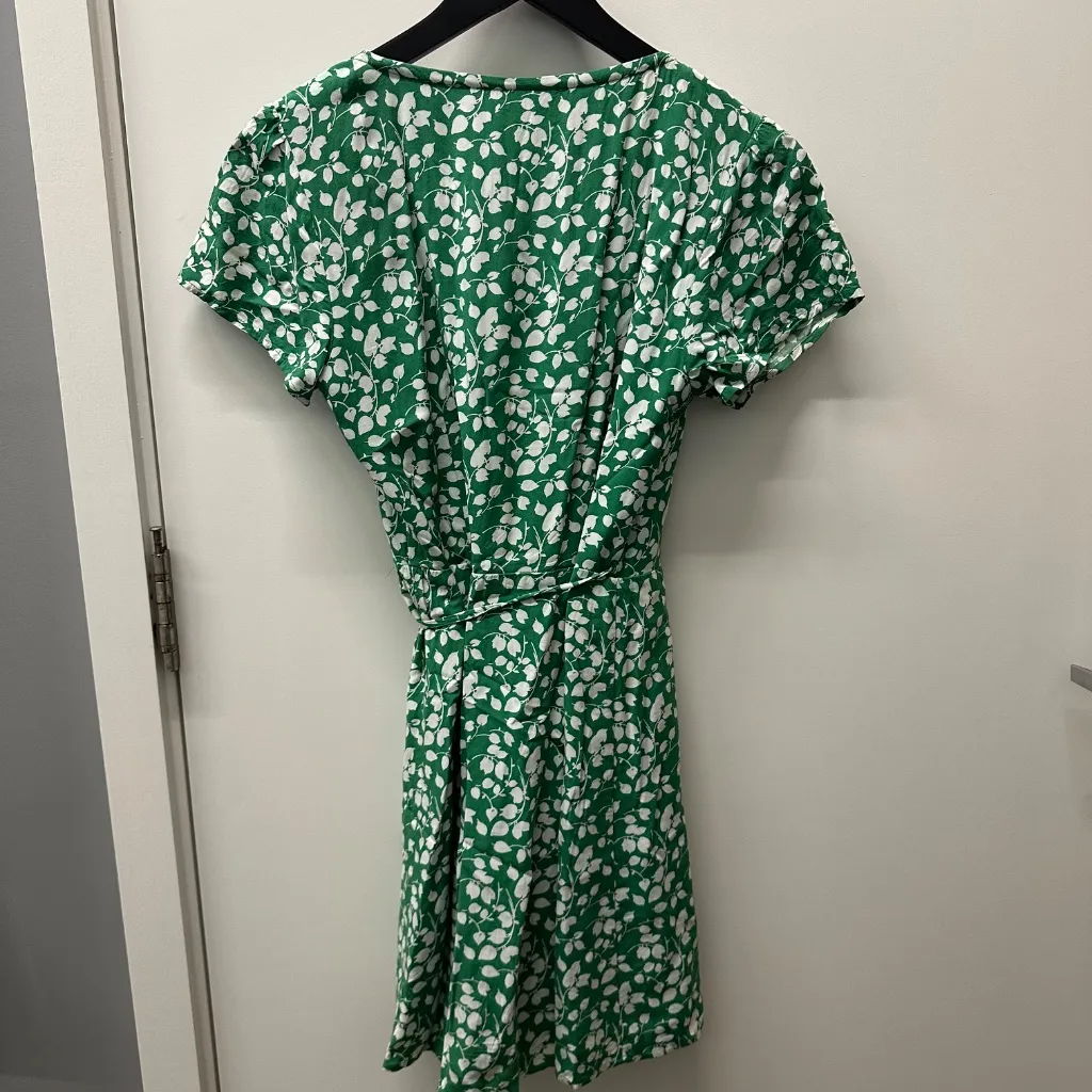 Green Floral Abercrombie Wrap Dress - Image 5