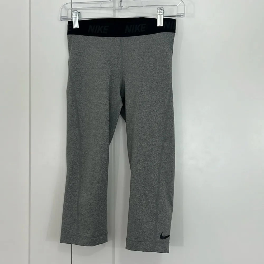 Nike Small Gray, Black Logo Athletic Legging Pro Cool Capri - Image 3