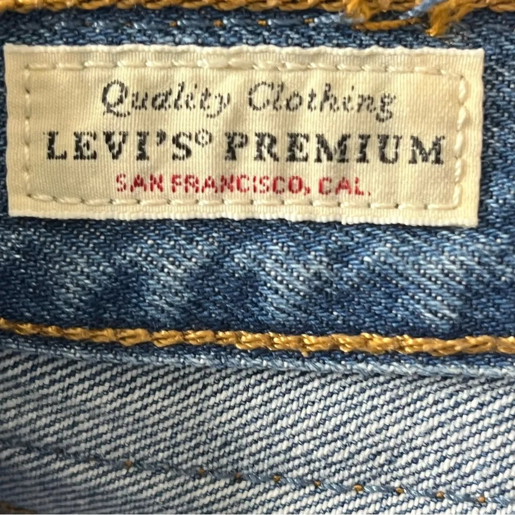 Levi’s 501 Mid Thigh Denim Shorts Medium Wash Raw Hem Size 25 - Image 8