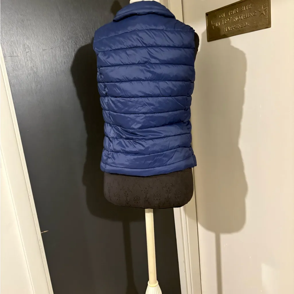 💜 GAP Women's Navy Blue Puffer Vest - Image 3
