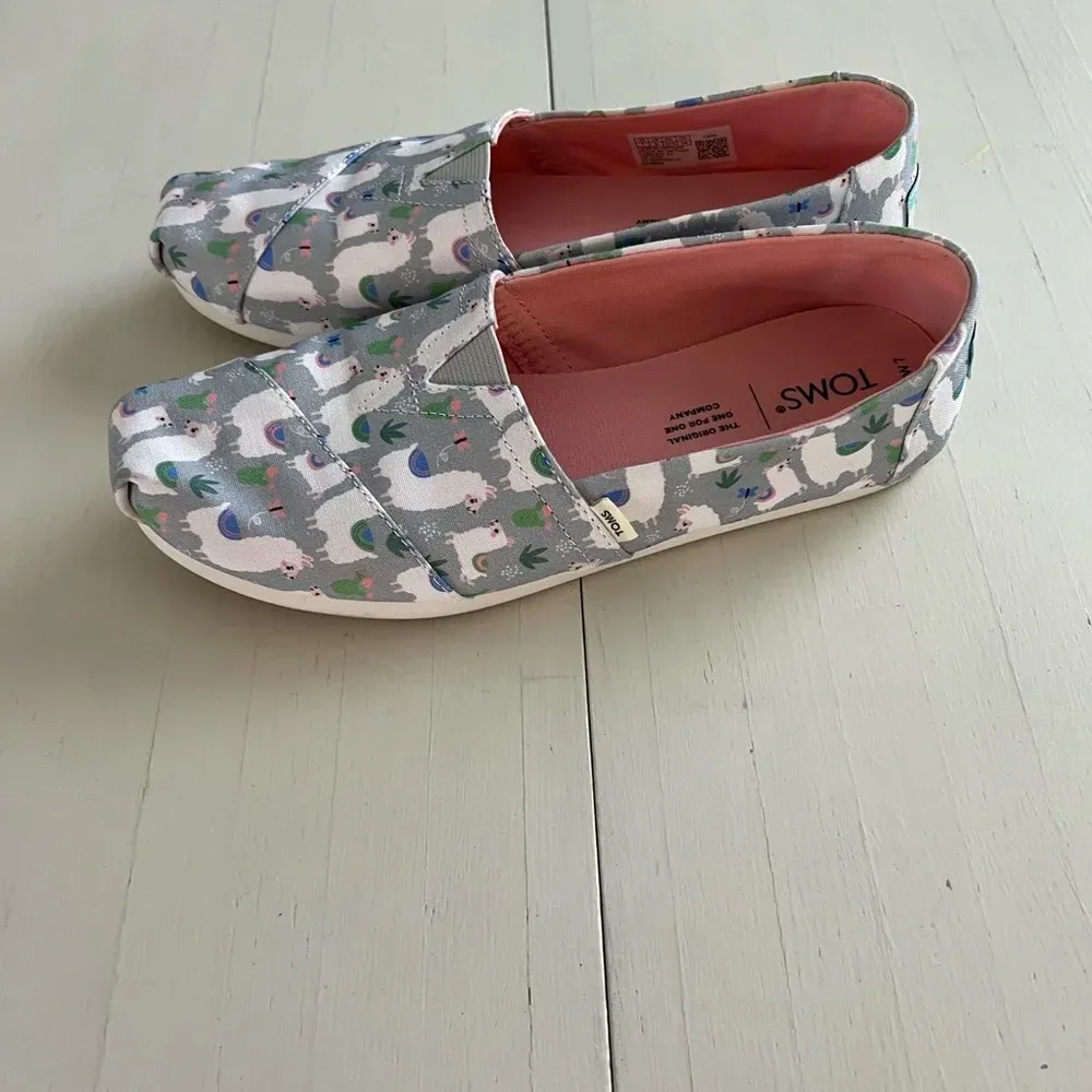 TOMS Alpargata Lovable Llama Print Gray‎ Flats Shoes Size 7 Wide - Image 4