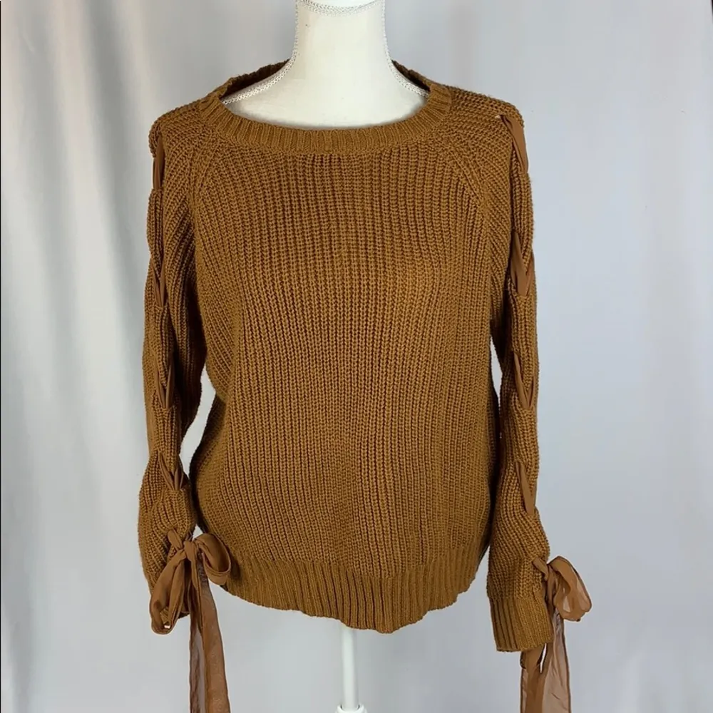 Iris NWOT thick sweater with tie up sleeves - Image 2