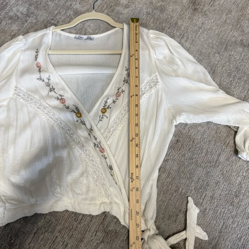 Dex White Floral Botanical Boho Embroidered Lace Trim Wrap Top Size XL - Image 9