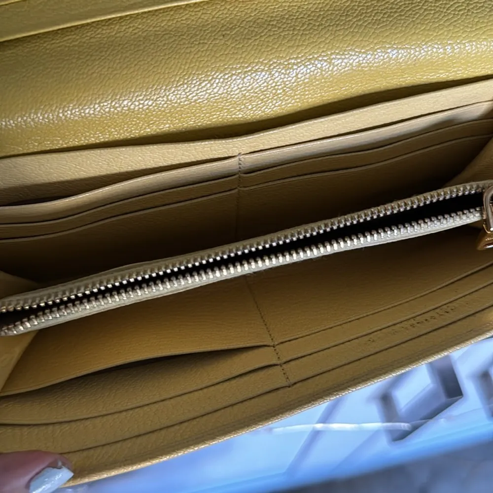 💛💛 MOTHERS DAY!!! Lovely Miu Miu long leather wallet in the box. 💛💛💛 - Image 4