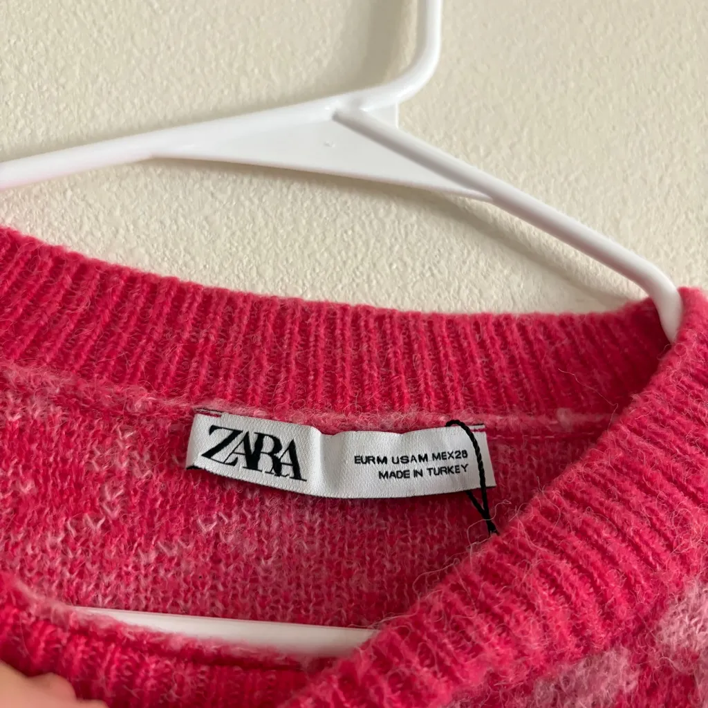 Floral Jacquard Sweater Pink Floral Print Size Medium Cropped Fit lightweight - Image 6