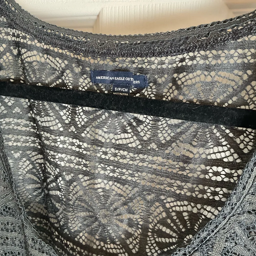 American Eagle Outfitters gray crochet lace scoop neck swing babydoll top small - Image 3