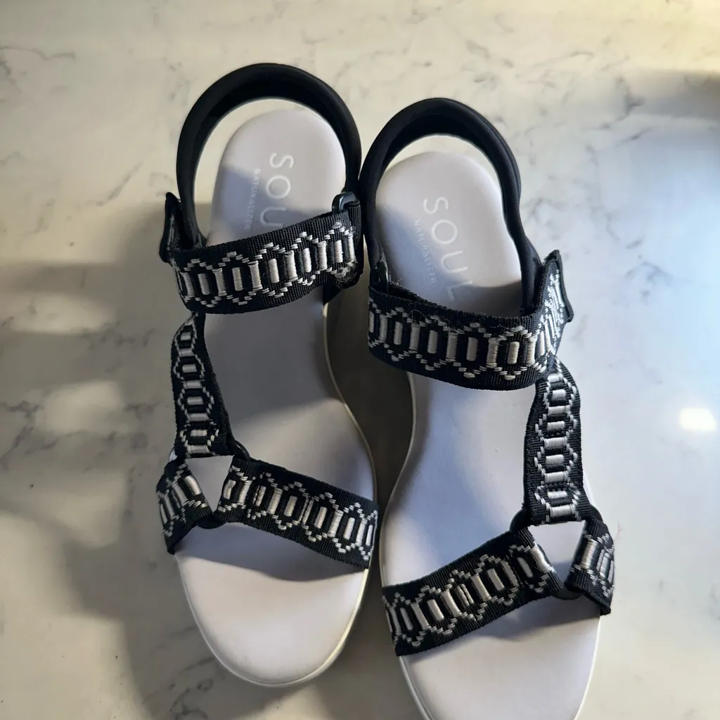 SOUL Naturalizer Black and White Wedge Sandals Size 9 - Image 6