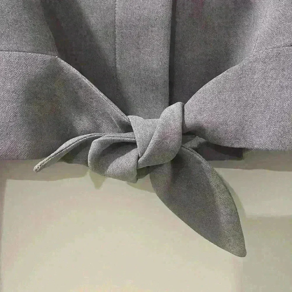 Women's Bloomingdales light purple cropped tie waist blazer size 4 - Image 3